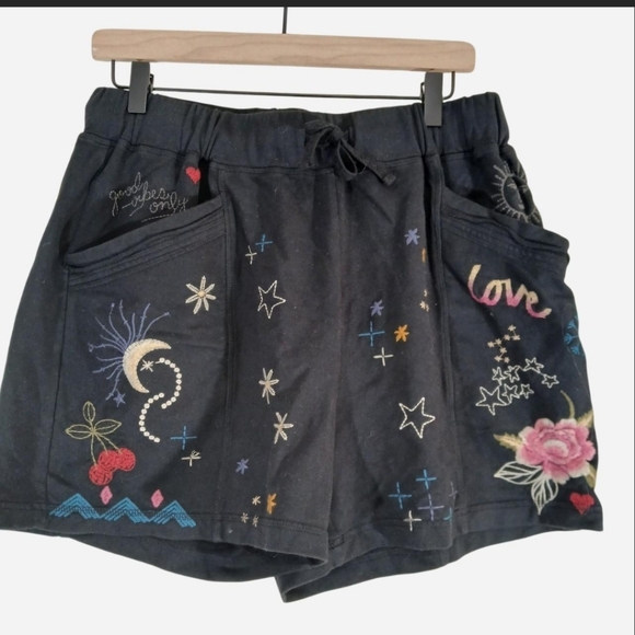 Johnny Was Pants - NEW Johnny Was Black Embroidered Good Vibes Only Moon Stars Rose Shorts Medium